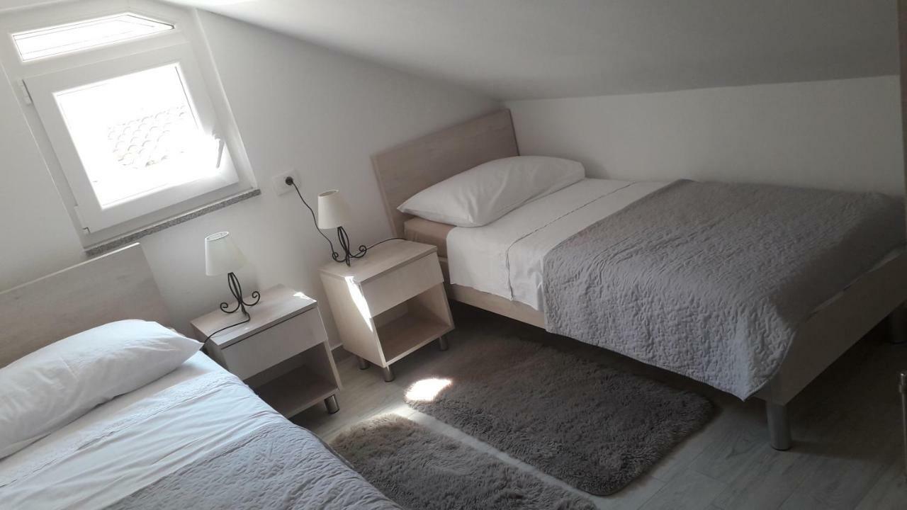 Apartmani Zilic ดูกีรัท ภายนอก รูปภาพ